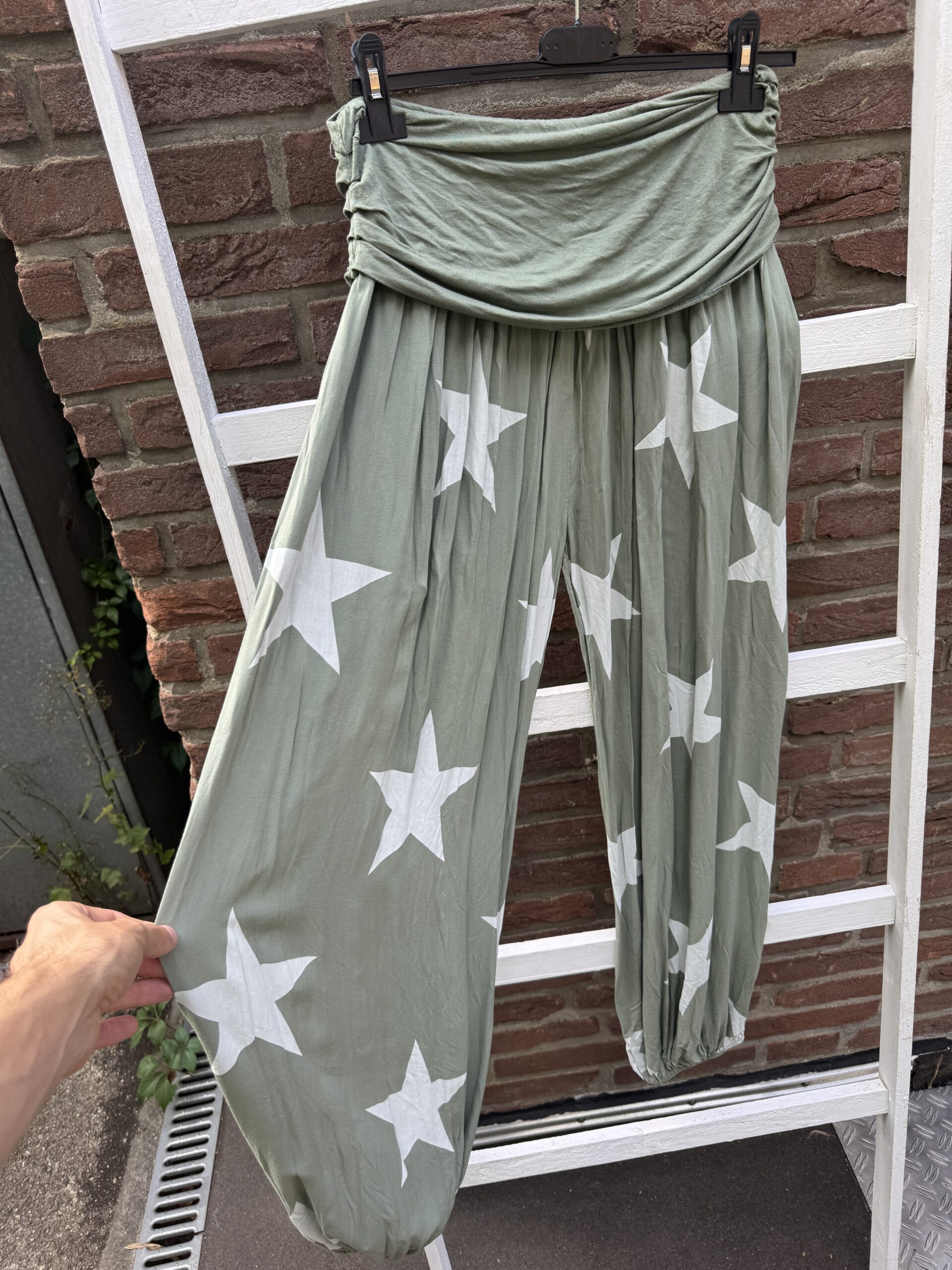 Haremshose mit Sternen in khaki