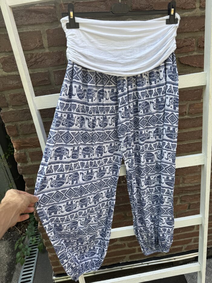 Haremshose mit Elefanten Muster weiß